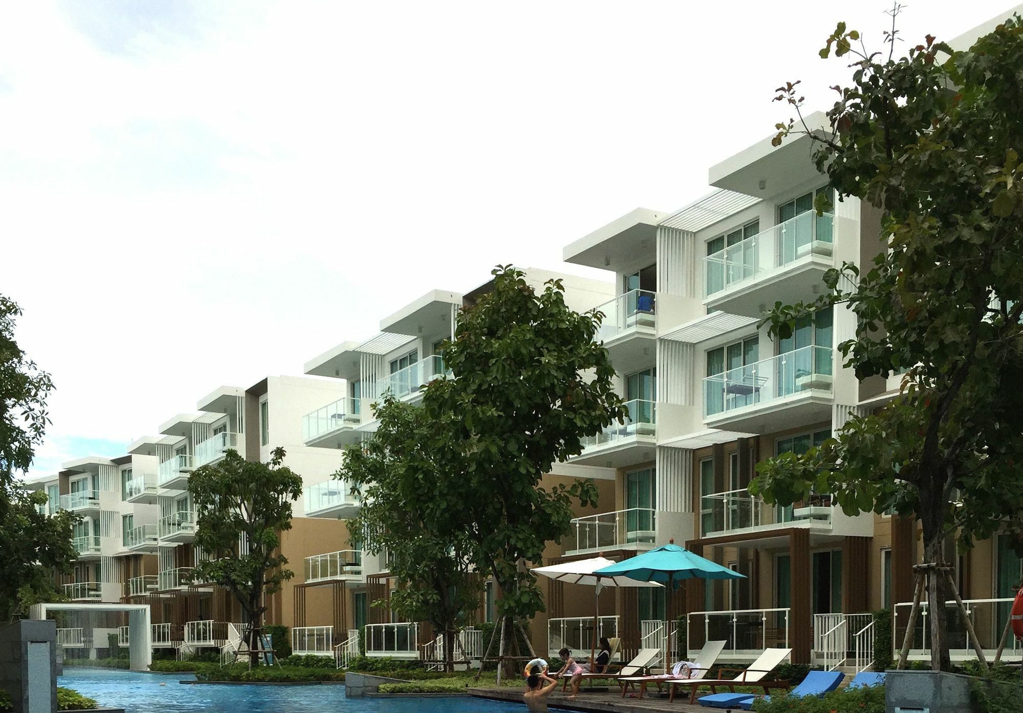 Luxury Beachfront Condo Хуа Хин Экстерьер фото