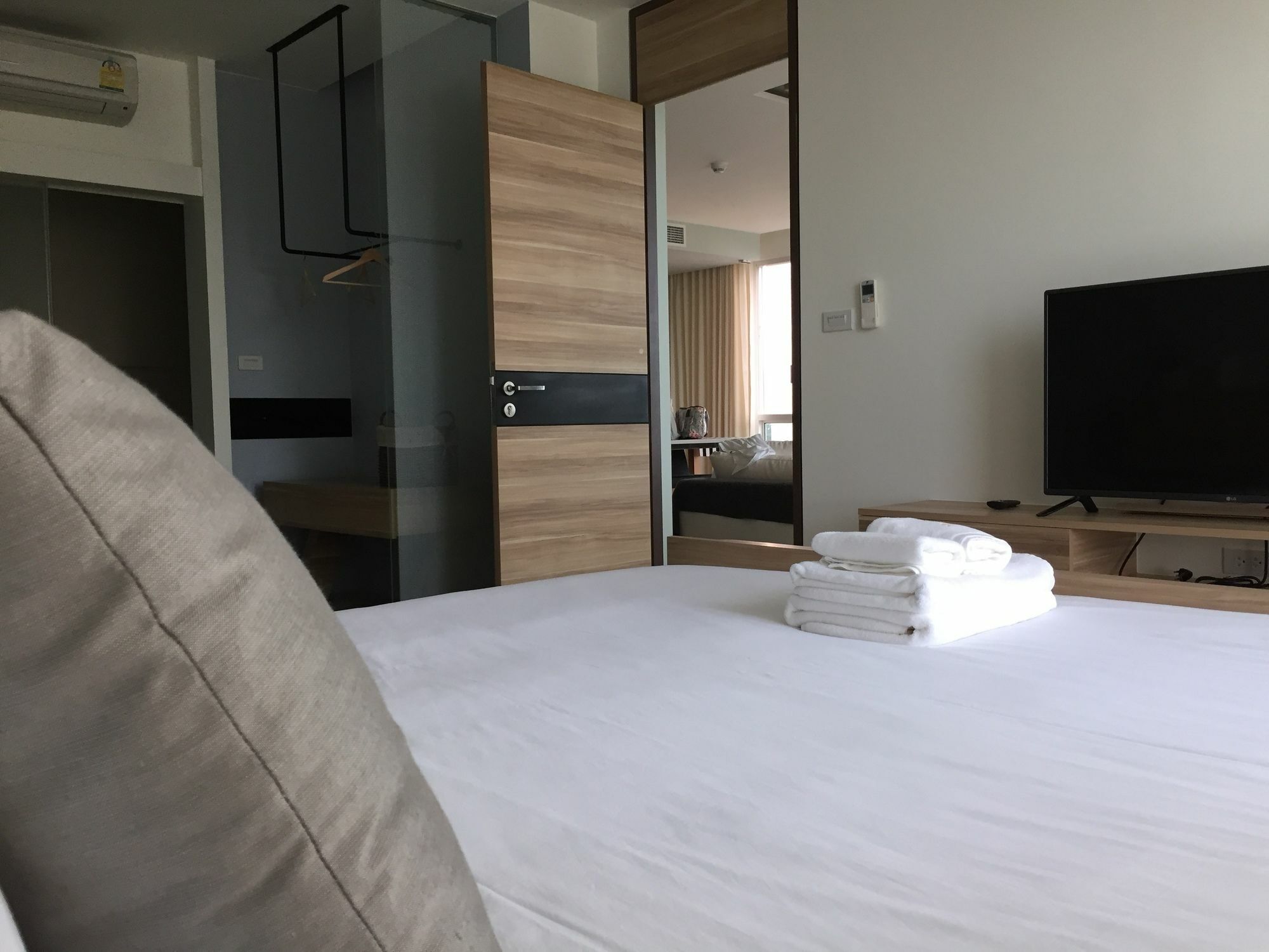 Luxury Beachfront Condo Хуа Хин Экстерьер фото
